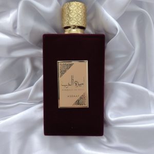 Image du parfum de dubai ameerat al arab dans un joli flacon en velours rouge et bouchon doré