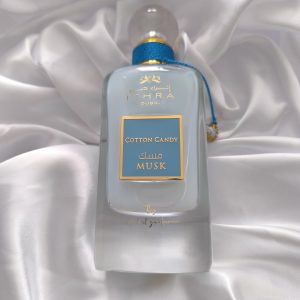 Image d'une bouteille bleue du parfum de dubai cotton candy